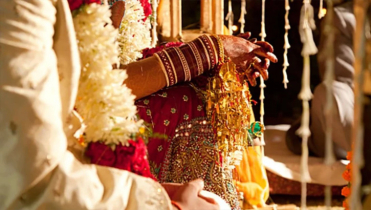বিয়ের পর সুখী হতে চাইলে কী করবেন